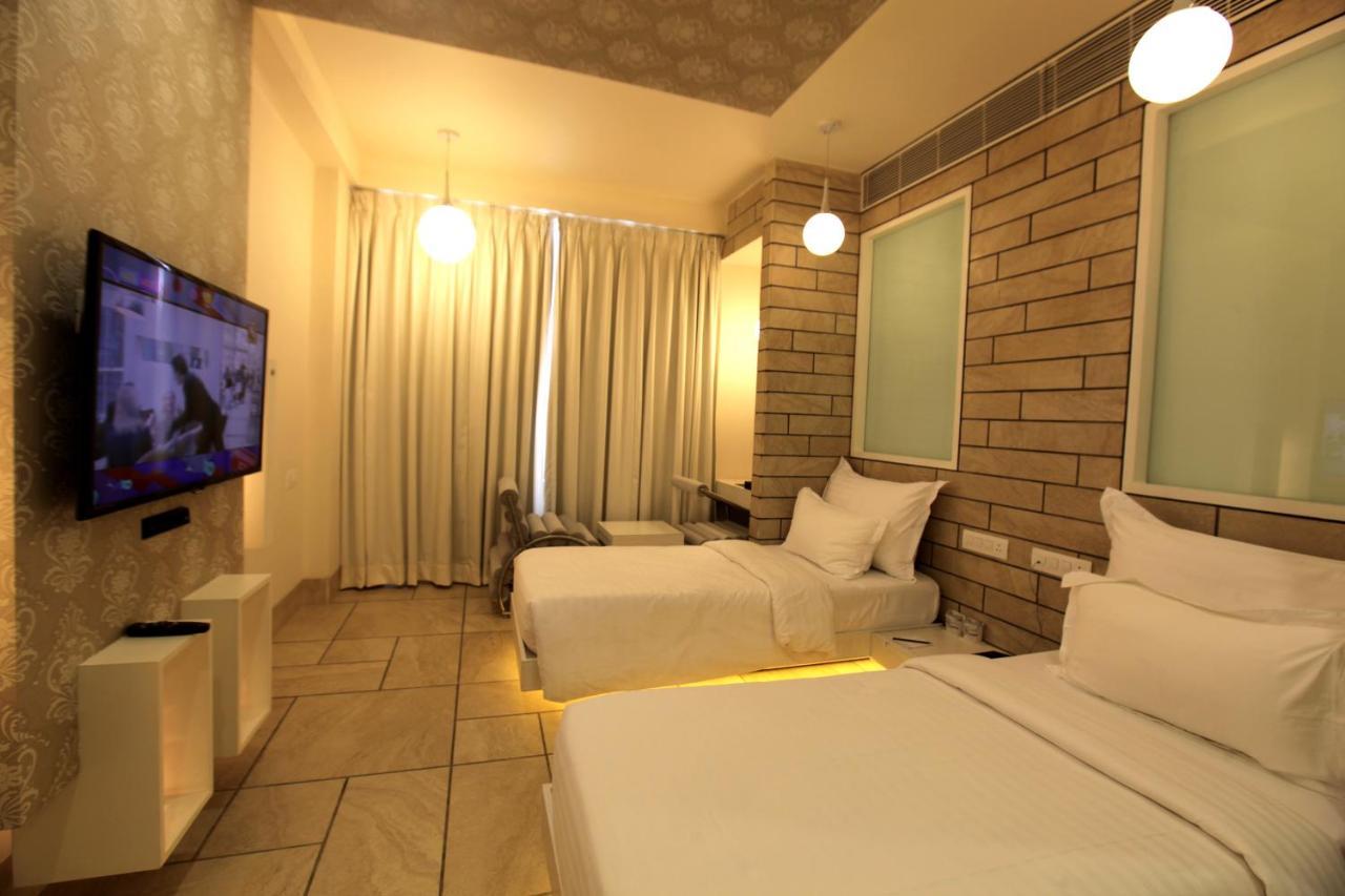 אחמדאבאד Hotel El Dorado מראה חיצוני תמונה